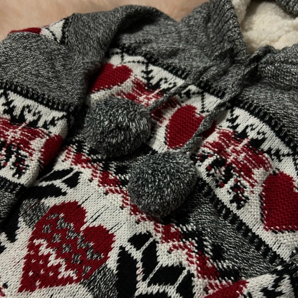 Crop Sweater w hearts and snowflakes - Picture 3 of 5